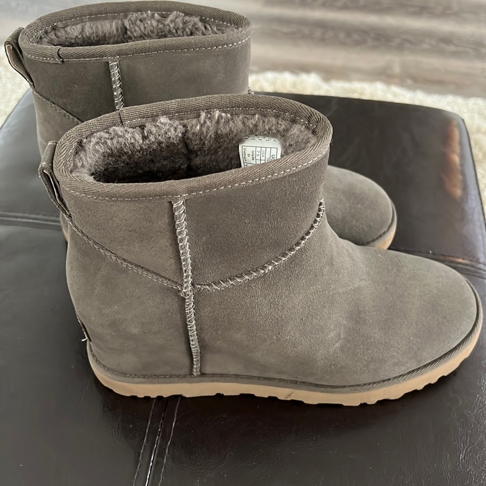 Ugg booties size 7.5~ great condition ~ grey